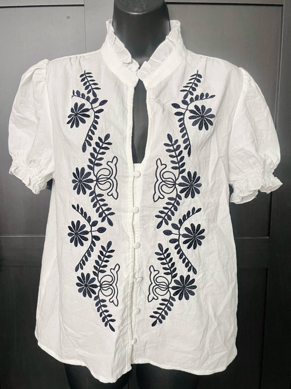 Cupshe ~ White Textured Cotton Top with Black Embroidered Floral Design- NWT - S